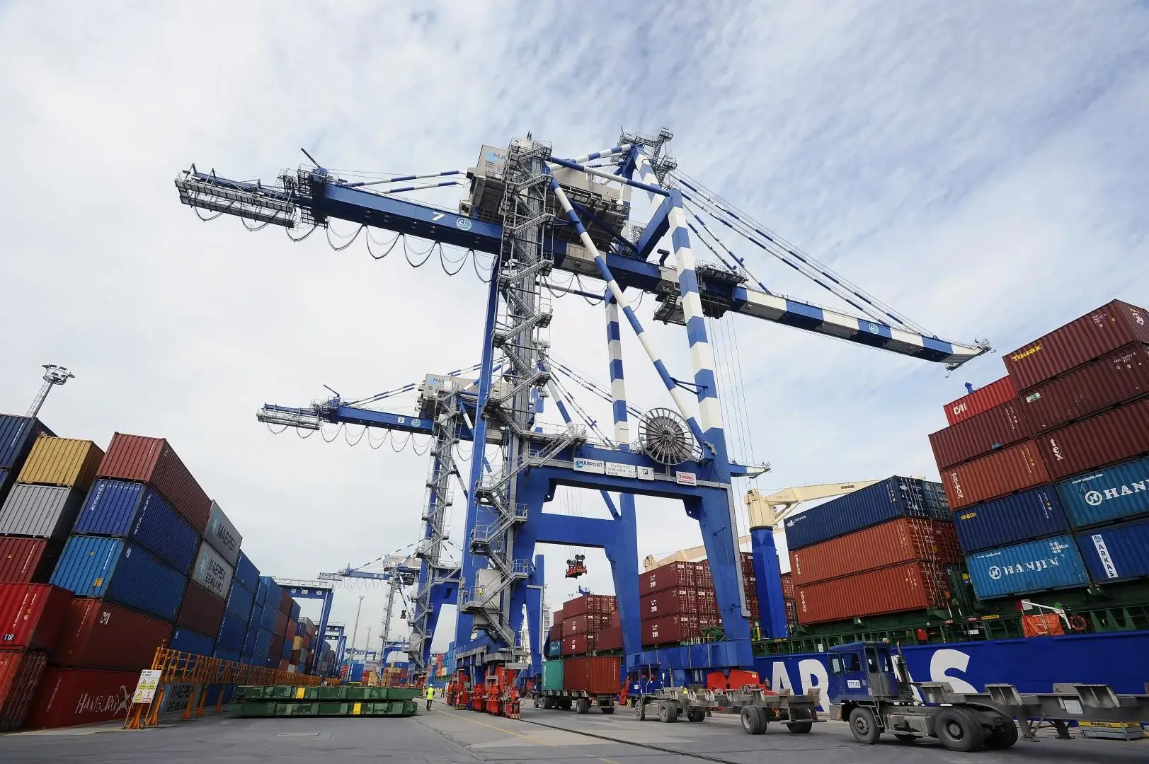 a great view of the sea above the mountain